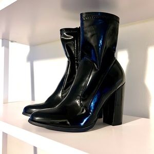 Chic Black Patent Leather Zip up Bootie Forever 21